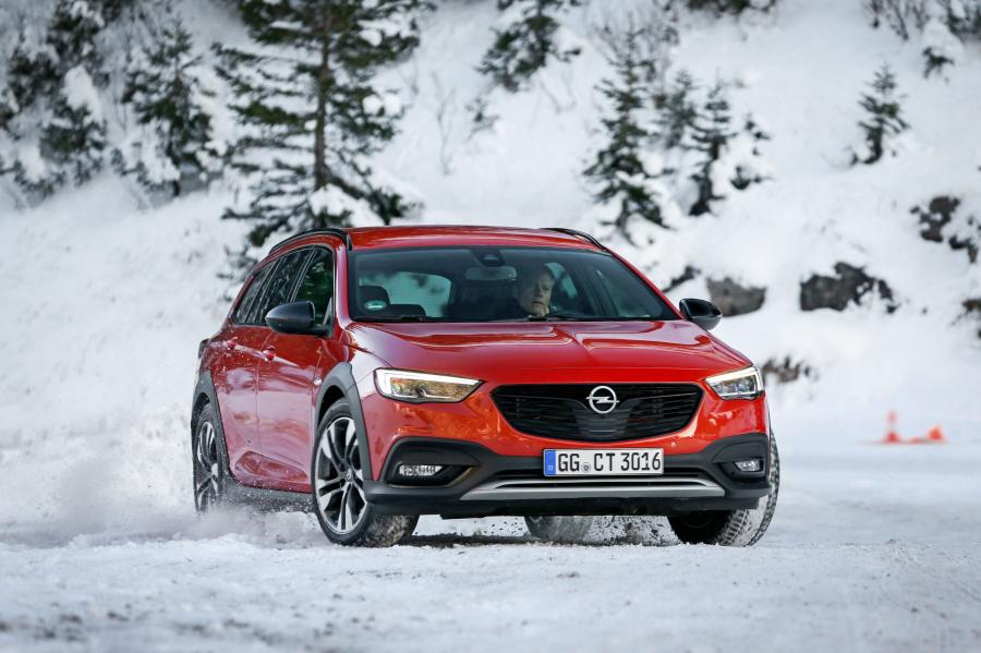  Opel Insignia Country Tourer Turbo D 4x4 Exclusive 2017 года  (фото 32 из 42)